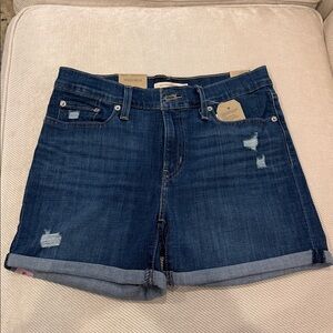 NWT Women’s Levi’s Mid-length Shorts - size 28